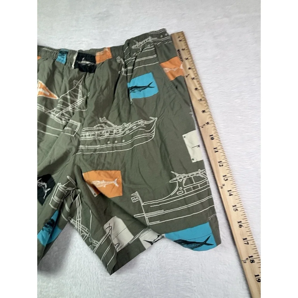 Columbia PFG Mens Shorts Medium Swimming Fishing Flags Martini Boat Print